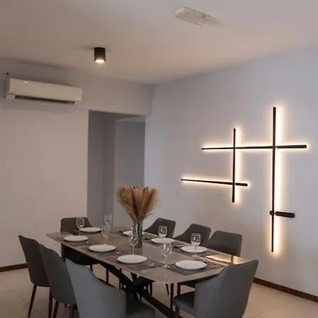 Large Family Seaview Suite 3 Rooms By The Only Bnb Tanjung Tokong Exterior photo